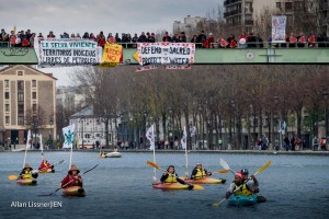 (An all-Indigenous flotilla took to kayaks Sunday on the Bassin de la Villette, which is Paris’ largest artificial lake and connects to the city’s canal system. Photo/Allan Lissner)